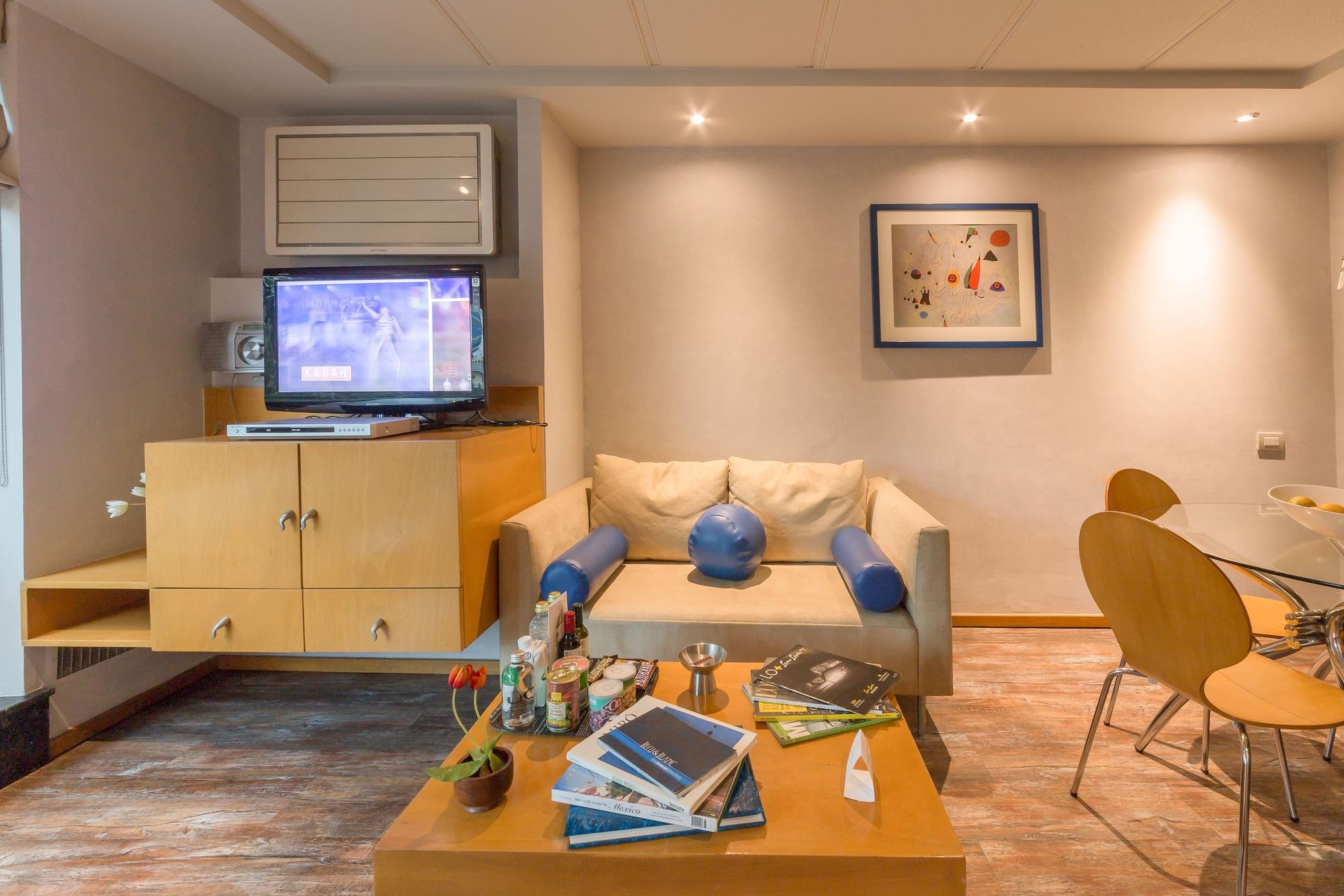 Suites Contempo Mexico City Ngoại thất bức ảnh A living room in a hotel suite